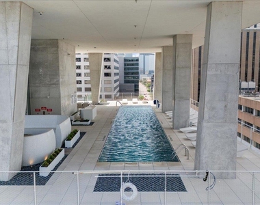 313 W 17th St - Photo Thumbnail 1