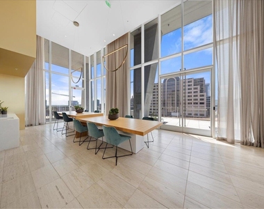 313 W 17th St - Photo Thumbnail 7