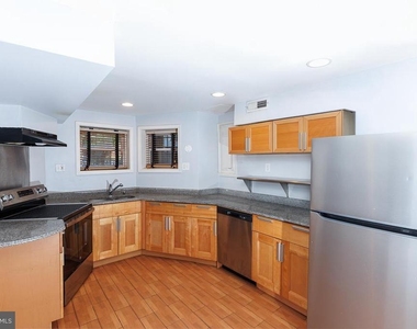 1437 East Capitol Street Se - Photo Thumbnail 7