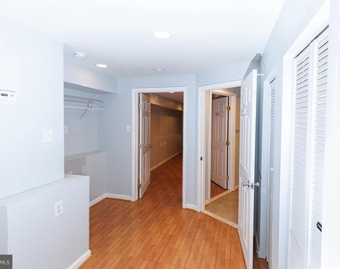 1437 East Capitol Street Se - Photo Thumbnail 13