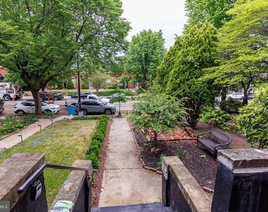 1437 East Capitol Street Se - Photo Thumbnail 2