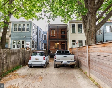 1437 East Capitol Street Se - Photo Thumbnail 19