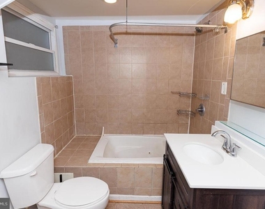 1437 East Capitol Street Se - Photo Thumbnail 16