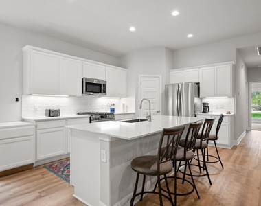 2503 Wilson Ave - Photo Thumbnail 12