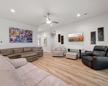 2503 Wilson Ave - Photo Thumbnail 4