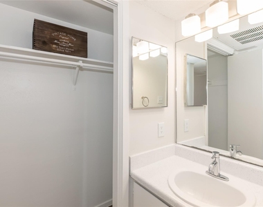 6010 N Lamar Blvd - Photo Thumbnail 7