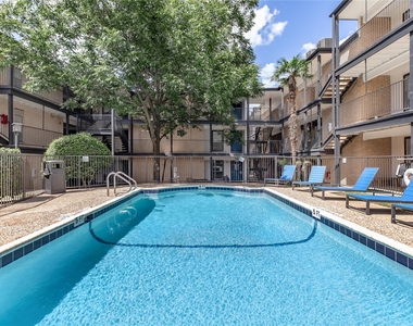 6010 N Lamar Blvd - Photo Thumbnail 15