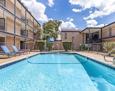 6010 N Lamar Blvd - Photo Thumbnail 17