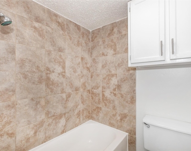 6010 N Lamar Blvd - Photo Thumbnail 8