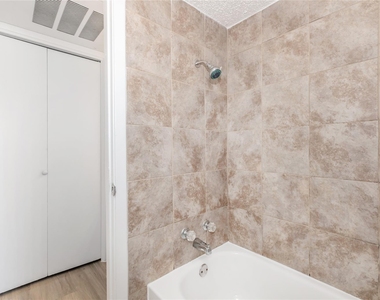 6010 N Lamar Blvd - Photo Thumbnail 9
