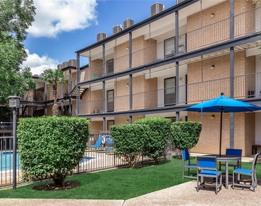 6010 N Lamar Blvd - Photo Thumbnail 14