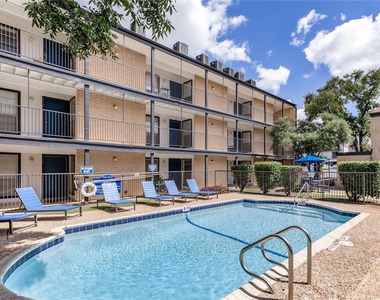 6010 N Lamar Blvd - Photo Thumbnail 16