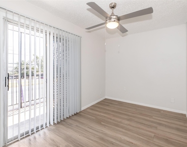 6010 N Lamar Blvd - Photo Thumbnail 5