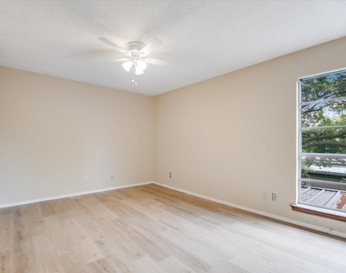 700 Castle Ridge Rd - Photo Thumbnail 6
