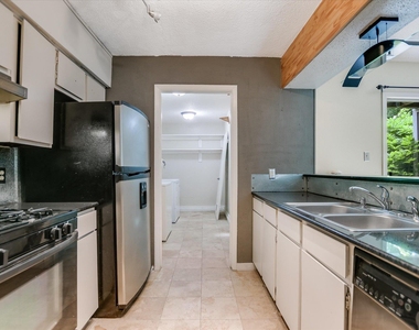 700 Castle Ridge Rd - Photo Thumbnail 4