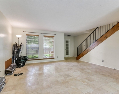 700 Castle Ridge Rd - Photo Thumbnail 2