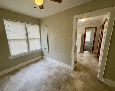 306 Bowie St - Photo Thumbnail 15