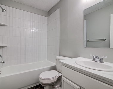 8112 West Gate Blvd - Photo Thumbnail 15