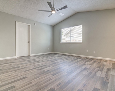 8112 West Gate Blvd - Photo Thumbnail 5