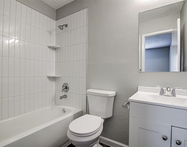 8112 West Gate Blvd - Photo Thumbnail 12