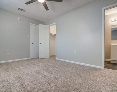 8112 West Gate Blvd - Photo Thumbnail 11