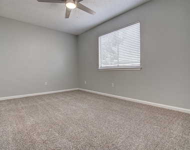 8112 West Gate Blvd - Photo Thumbnail 10