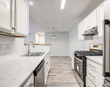 8112 West Gate Blvd - Photo Thumbnail 9