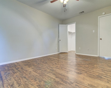 8116 West Gate Blvd - Photo Thumbnail 12