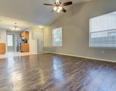 8116 West Gate Blvd - Photo Thumbnail 2