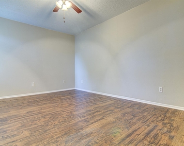 8116 West Gate Blvd - Photo Thumbnail 11
