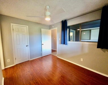 2500 Burleson Rd - Photo Thumbnail 15