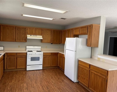 1707 Timberwood Dr - Photo Thumbnail 7