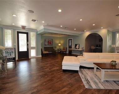 935 La Posada Dr - Photo Thumbnail 20
