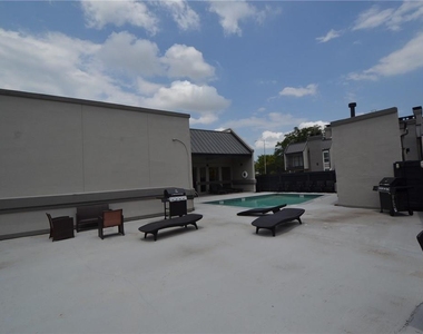 935 La Posada Dr - Photo Thumbnail 14