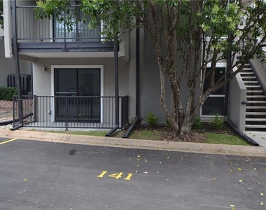935 La Posada Dr - Photo Thumbnail 11