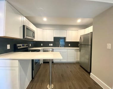 935 La Posada Dr - Photo Thumbnail 1