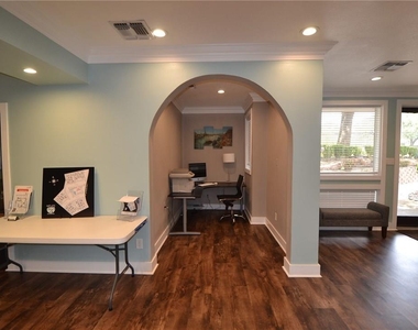 935 La Posada Dr - Photo Thumbnail 19