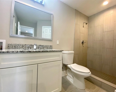 935 La Posada Dr - Photo Thumbnail 7