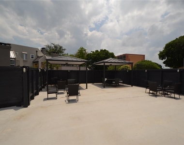 935 La Posada Dr - Photo Thumbnail 13