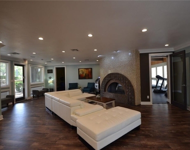 935 La Posada Dr - Photo Thumbnail 17