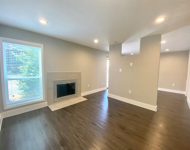 935 La Posada Dr - Photo Thumbnail 4