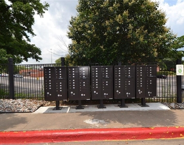 935 La Posada Dr - Photo Thumbnail 24