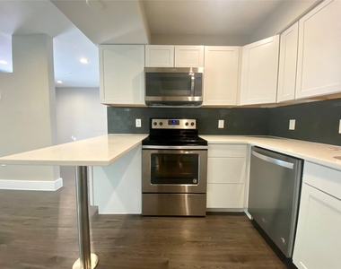 935 La Posada Dr - Photo Thumbnail 2