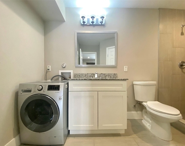 935 La Posada Dr - Photo Thumbnail 6