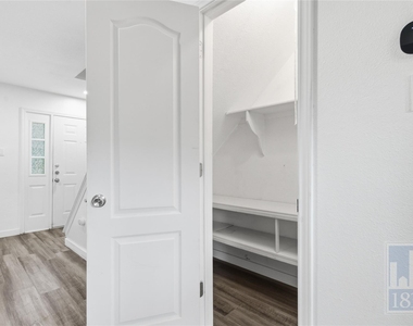 8400 Jamestown Dr - Photo Thumbnail 10