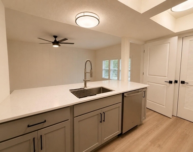 1908 Lightsey Rd - Photo Thumbnail 8