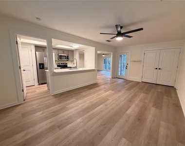 1908 Lightsey Rd - Photo Thumbnail 5