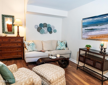 955 Registry Boulevard - Photo Thumbnail 3