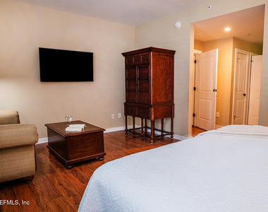 955 Registry Boulevard - Photo Thumbnail 14