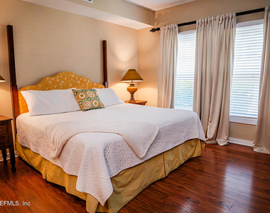 955 Registry Boulevard - Photo Thumbnail 13